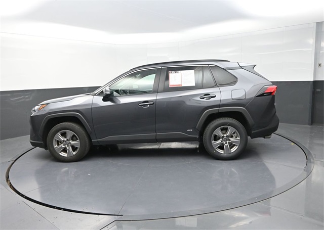 2024 Toyota RAV4 Hybrid XLE photo 3