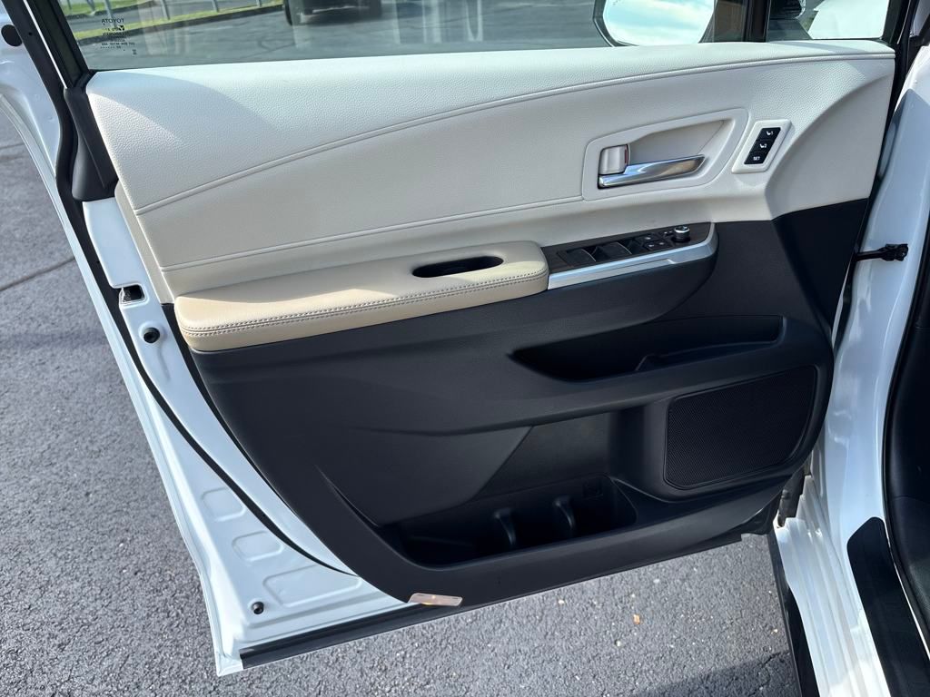 2022 Toyota Sienna Limited photo 10