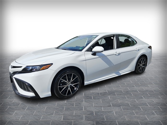 2024 Toyota Camry SE photo 3