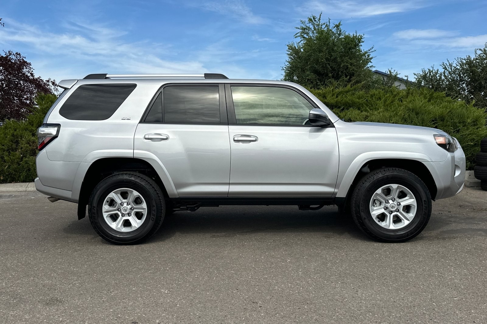 2024 Toyota 4Runner SR5 photo 3