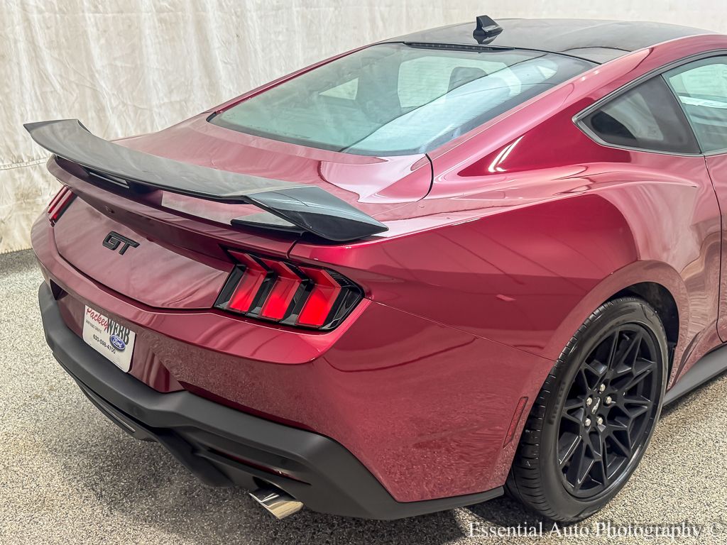 2025 FORD MUSTANG - Image 8