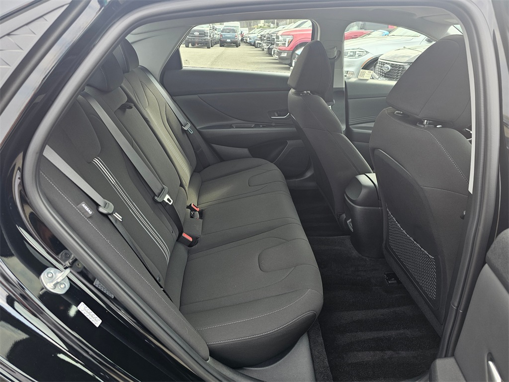 2024 Hyundai Elantra SEL Convenience photo 12