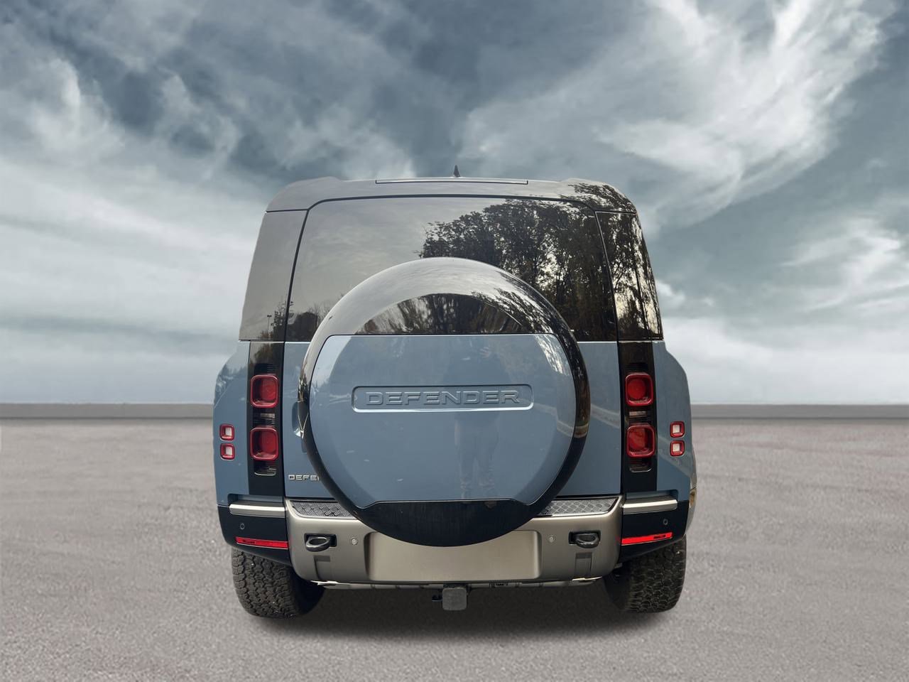 2025 Land Rover Defender X-Dynamic SE photo 3