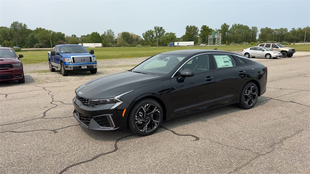 2025 Kia K5 GT-Line photo 4