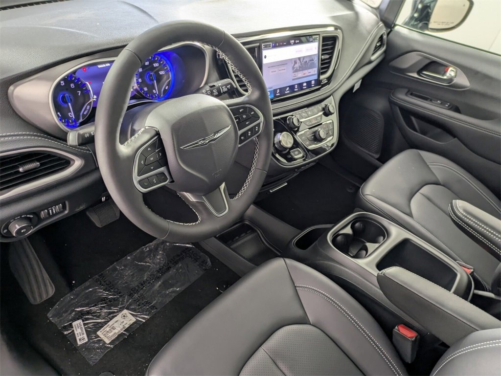 2025 Chrysler Pacifica photo 10