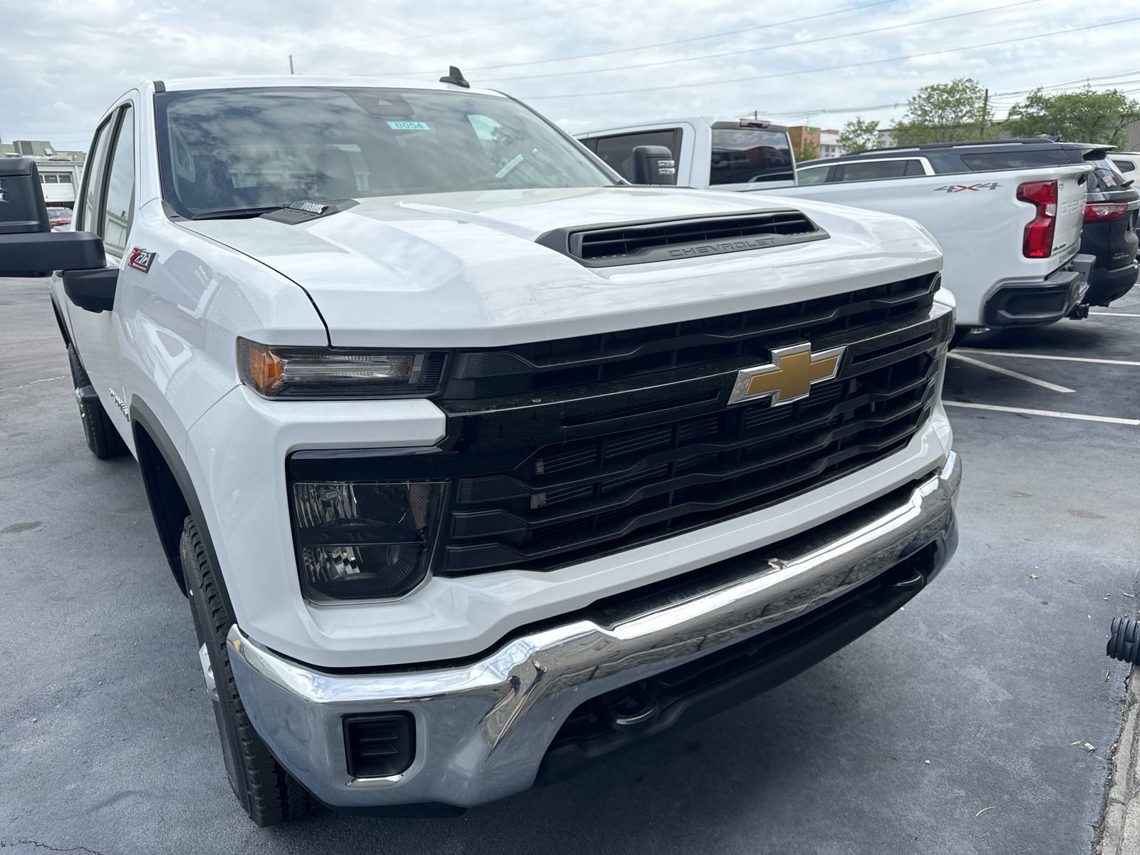 2024 Chevrolet Silverado 2500HD photo 2