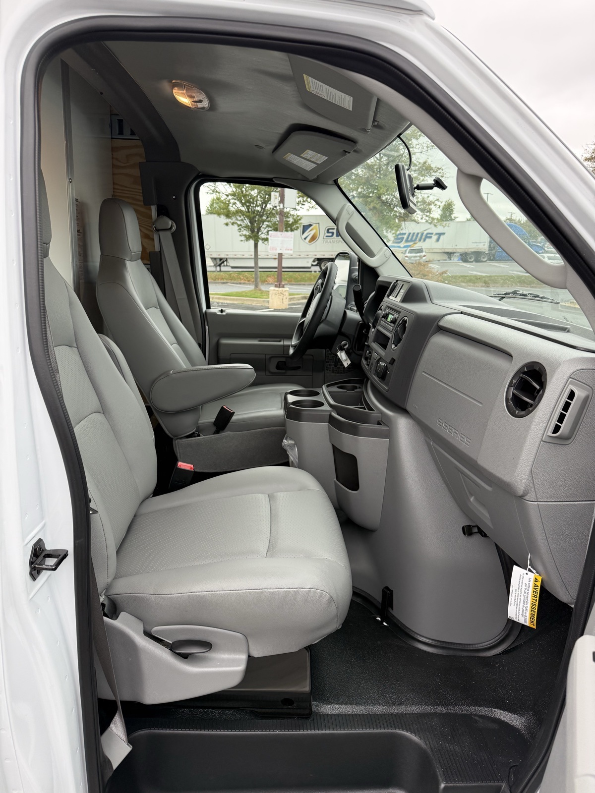 2025 Ford E-350 photo 6