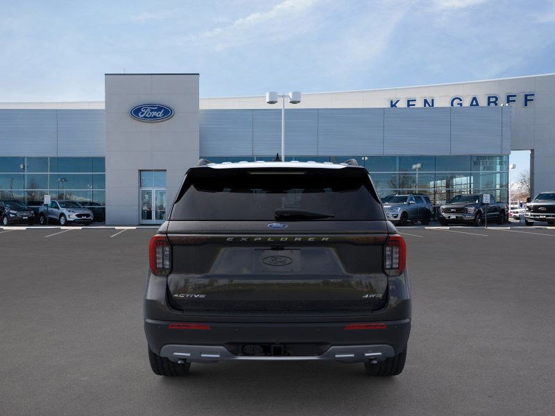 2025 Ford Explorer photo 3