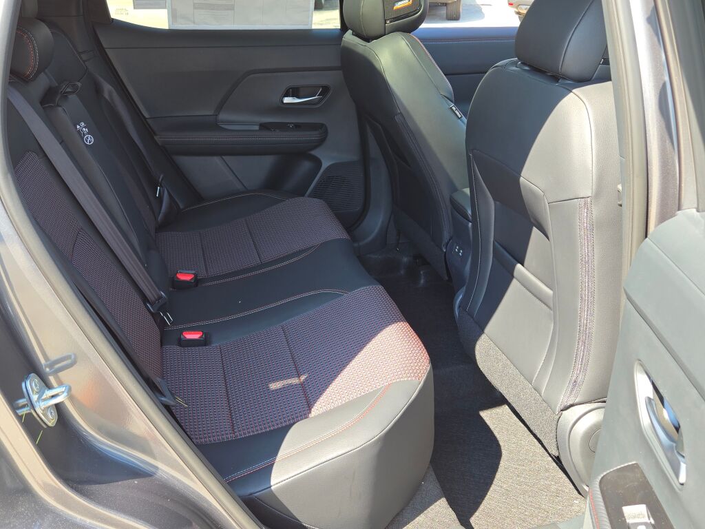 2025 Nissan Kicks SR photo 4