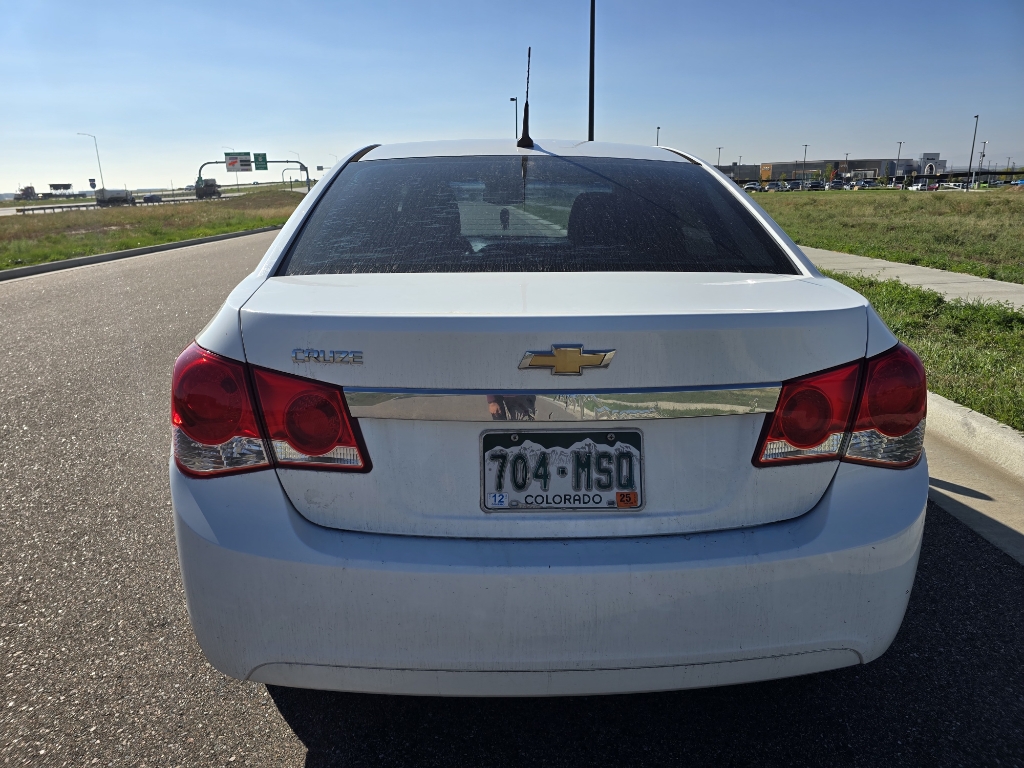 2014 Chevrolet Cruze LS photo 3
