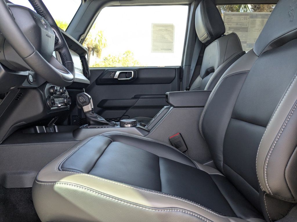 2025 Ford Bronco Outer Banks photo 21