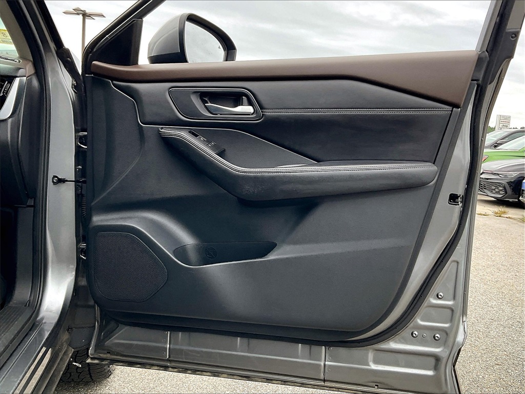2023 Nissan Rogue SL photo 10