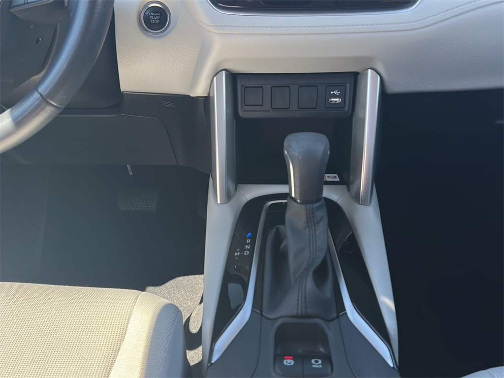 2022 Toyota Corolla Cross LE photo 14