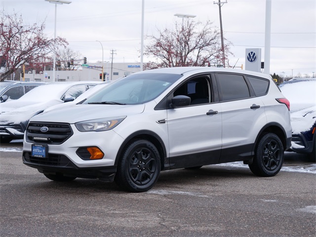 2019 Ford Escape S photo 2