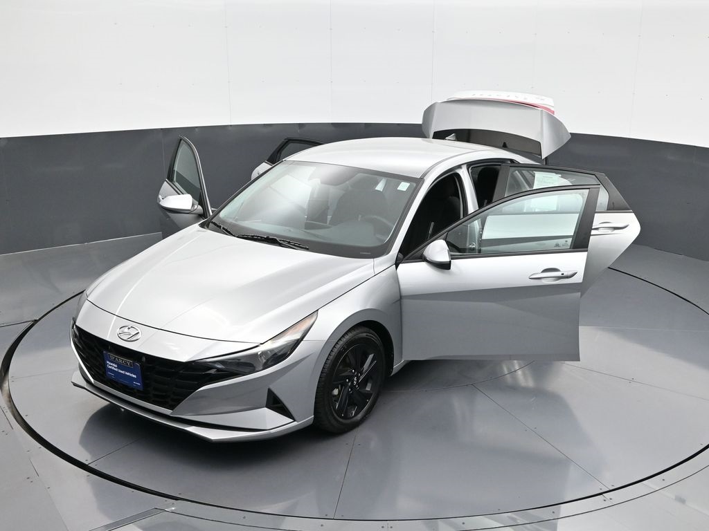 2023 Hyundai Elantra SEL photo 30