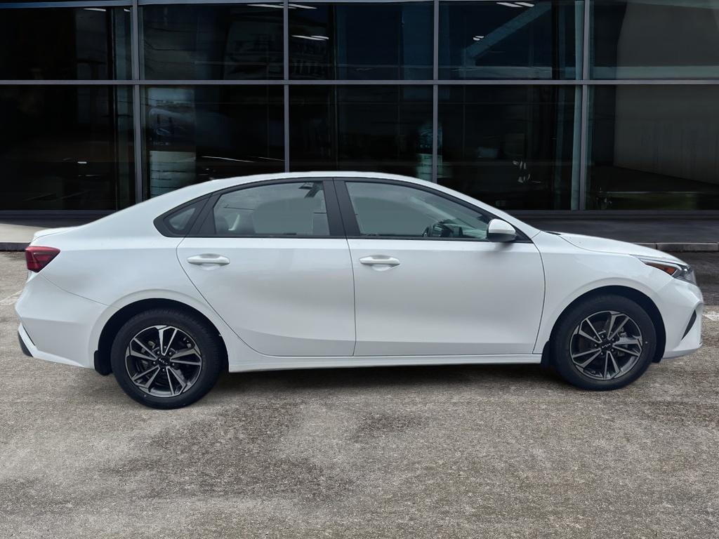 2023 Kia Forte LXS photo 4