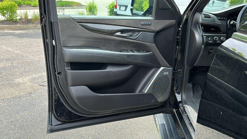 2019 Cadillac Escalade ESV Platinum photo 9
