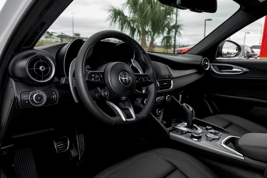 2025 Alfa Romeo Giulia Base photo 14