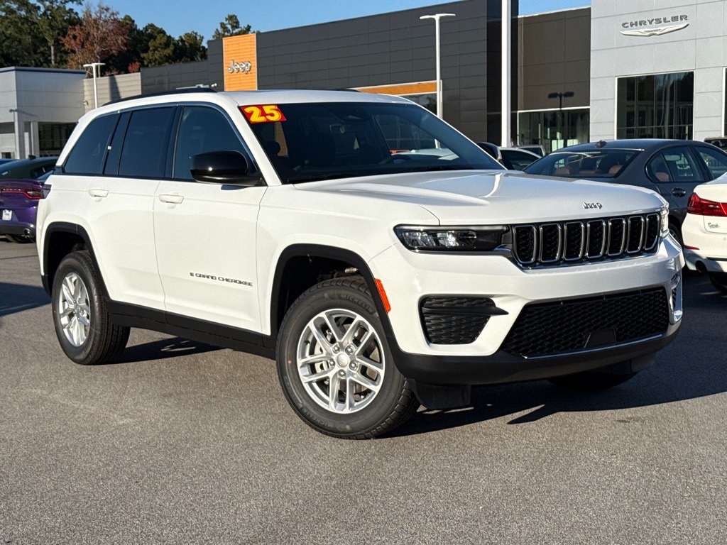 2025 Jeep Grand Cherokee Laredo's photo