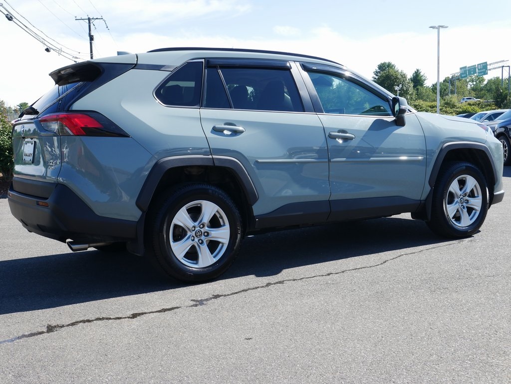 2019 Toyota RAV4 XLE Premium photo 4