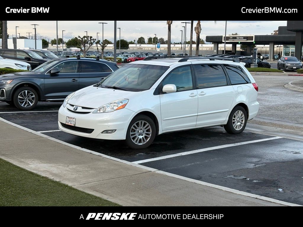 2010 Toyota Sienna XLE's photo