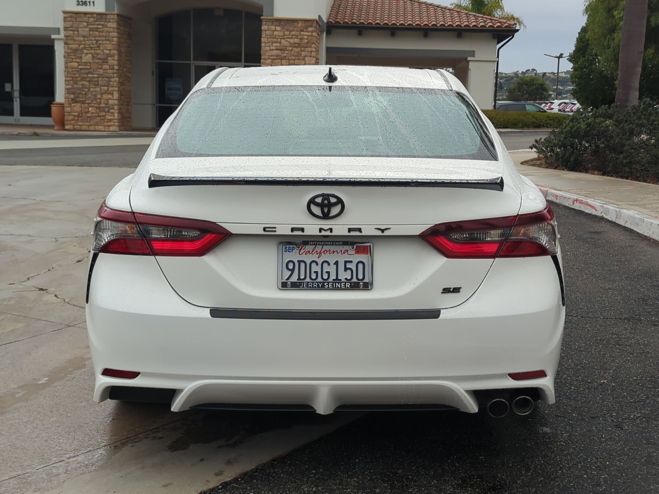 2023 Toyota Camry SE photo 3