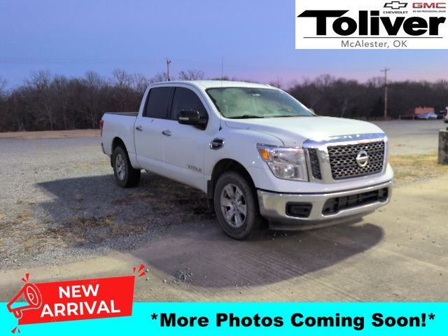 2017 Nissan Titan SV's photo