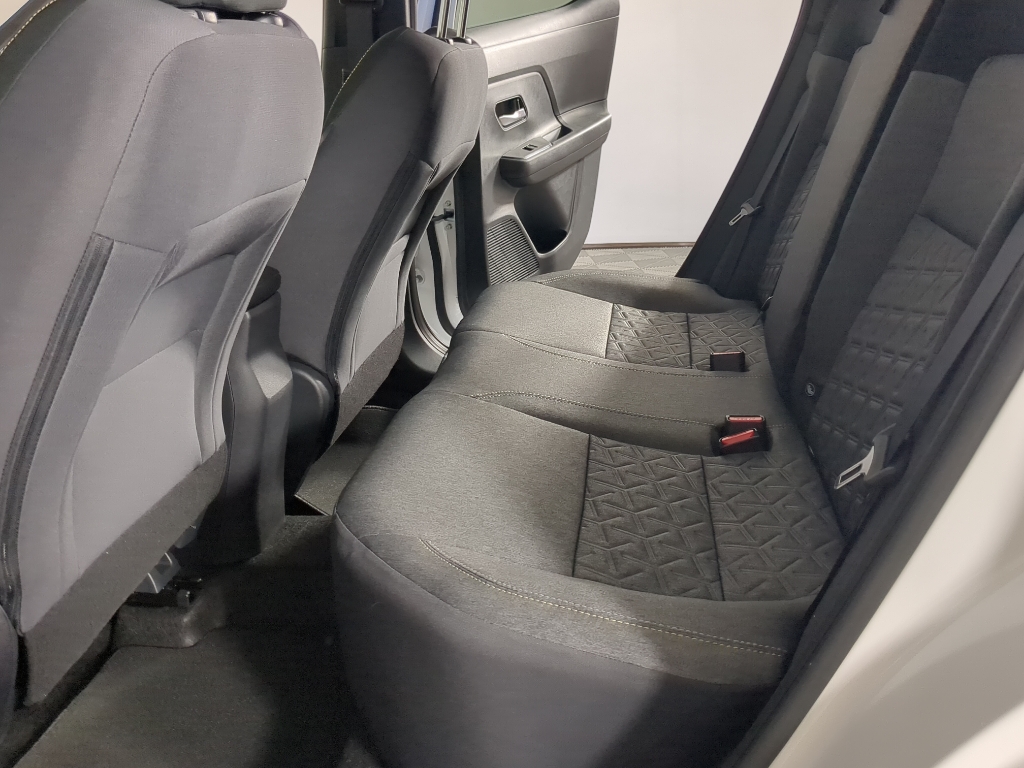 2026 Nissan Kicks SV photo 11