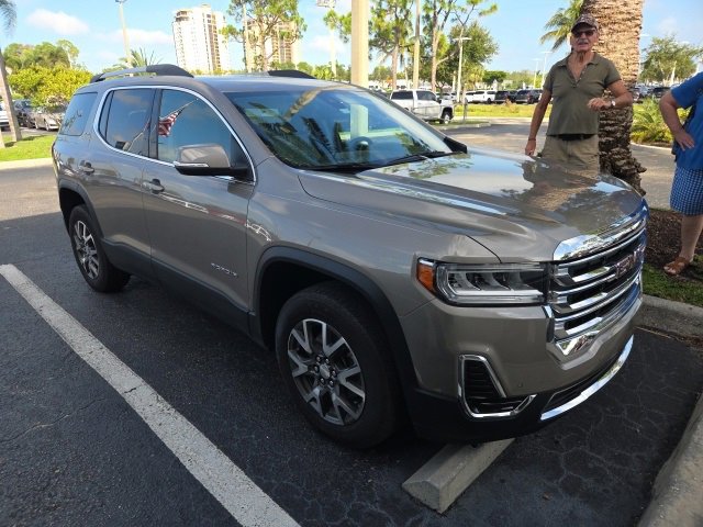 2023 Gmc Acadia SLE photo 2