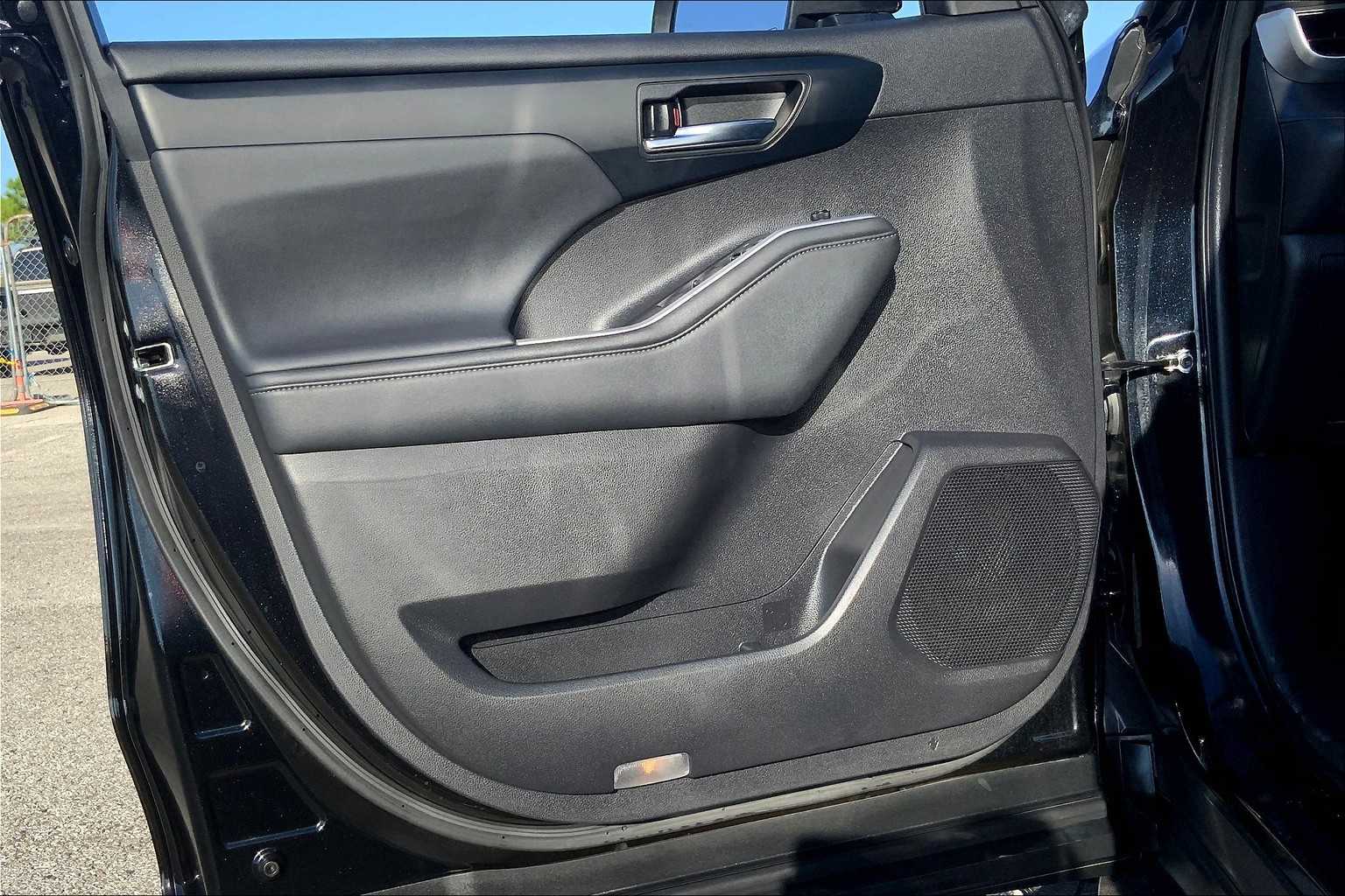 2022 Toyota Highlander XLE photo 19