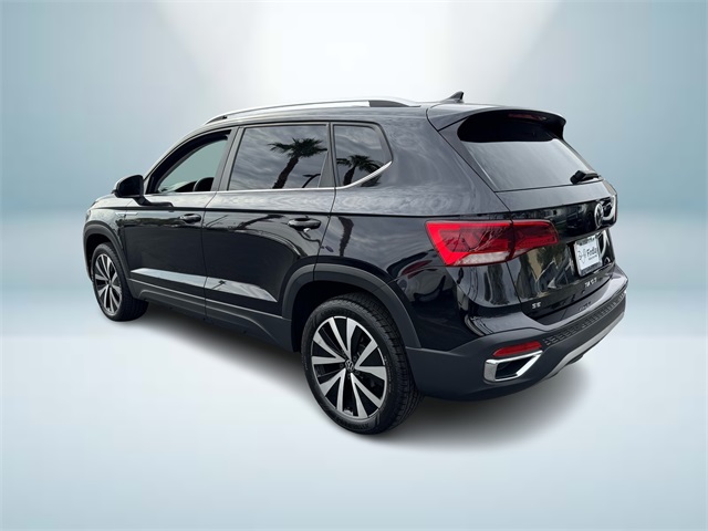 2022 Volkswagen Taos SE photo 2