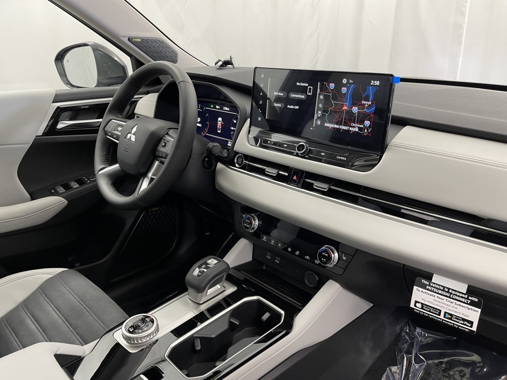 2025 Mitsubishi Outlander SE photo 24