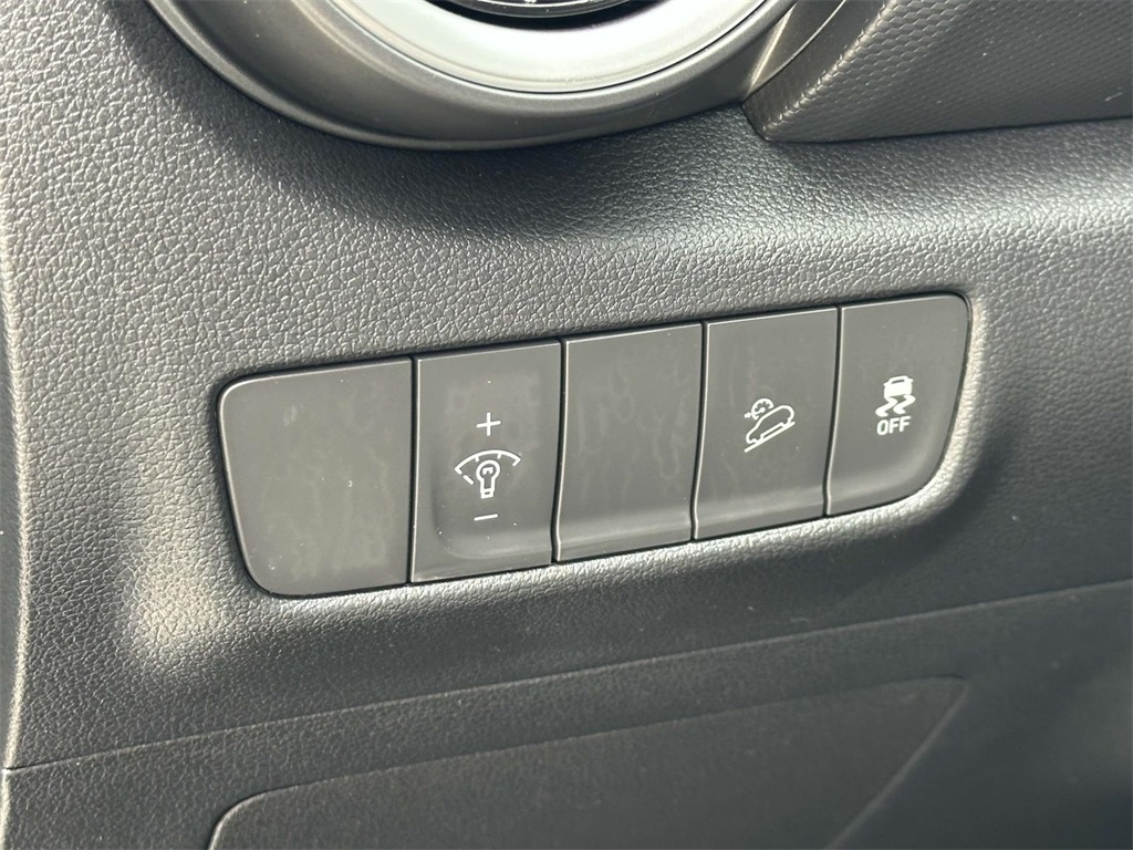 2022 Hyundai Kona SEL photo 28