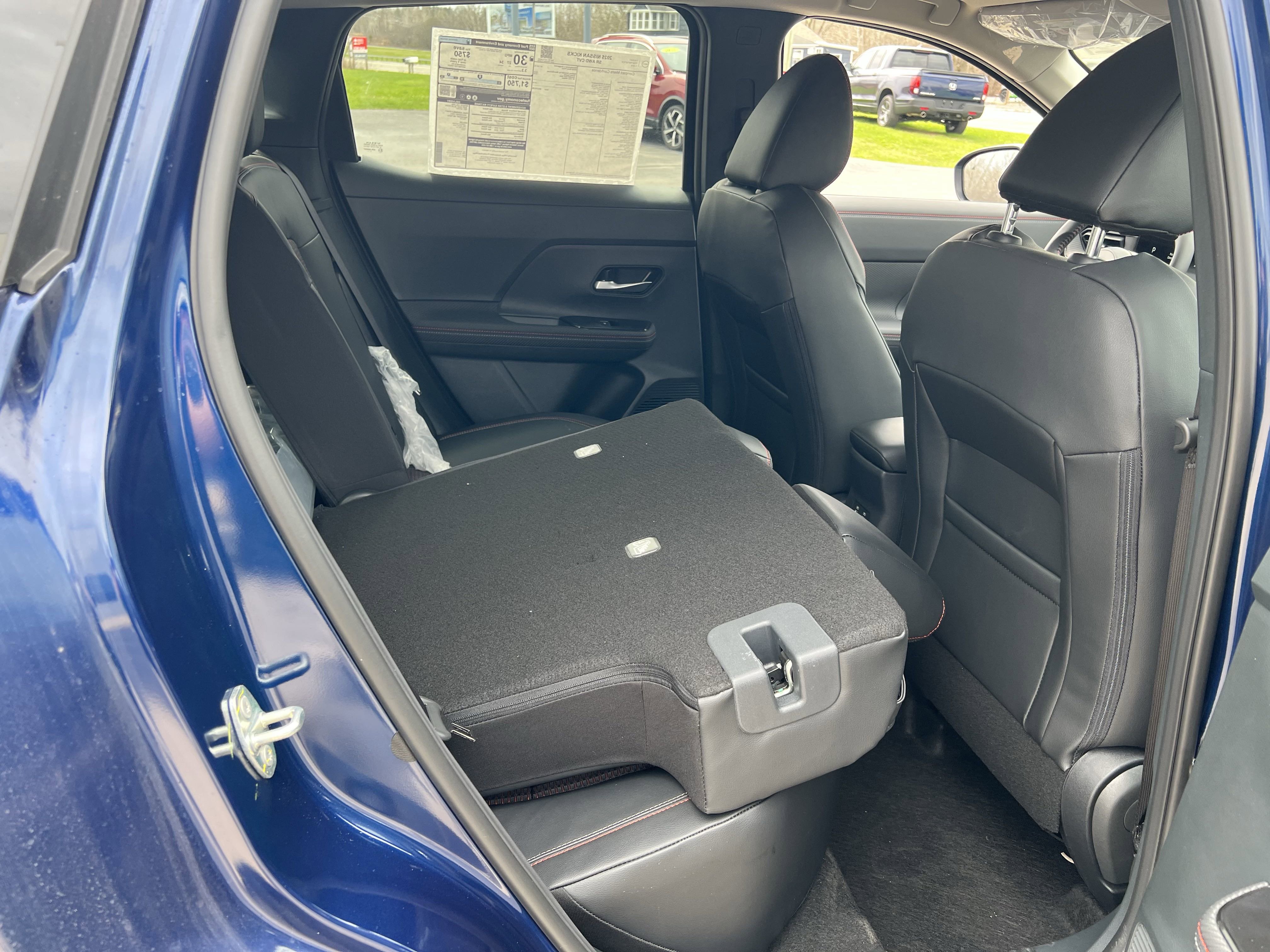 2025 Nissan Kicks SR photo 3