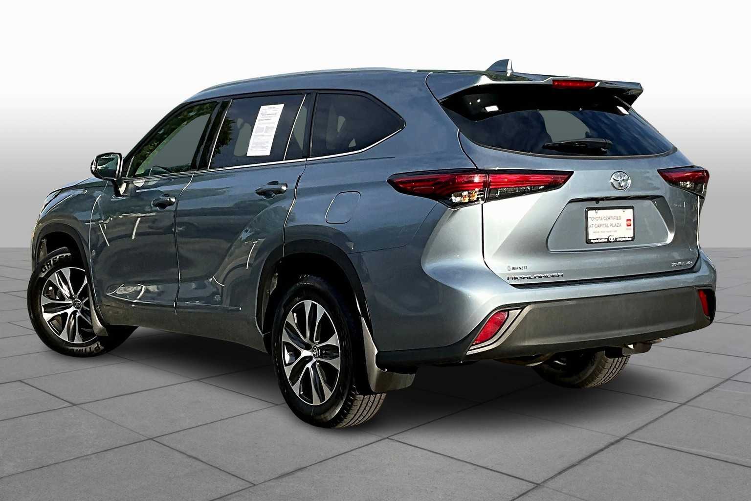 2022 Toyota Highlander XLE photo 11