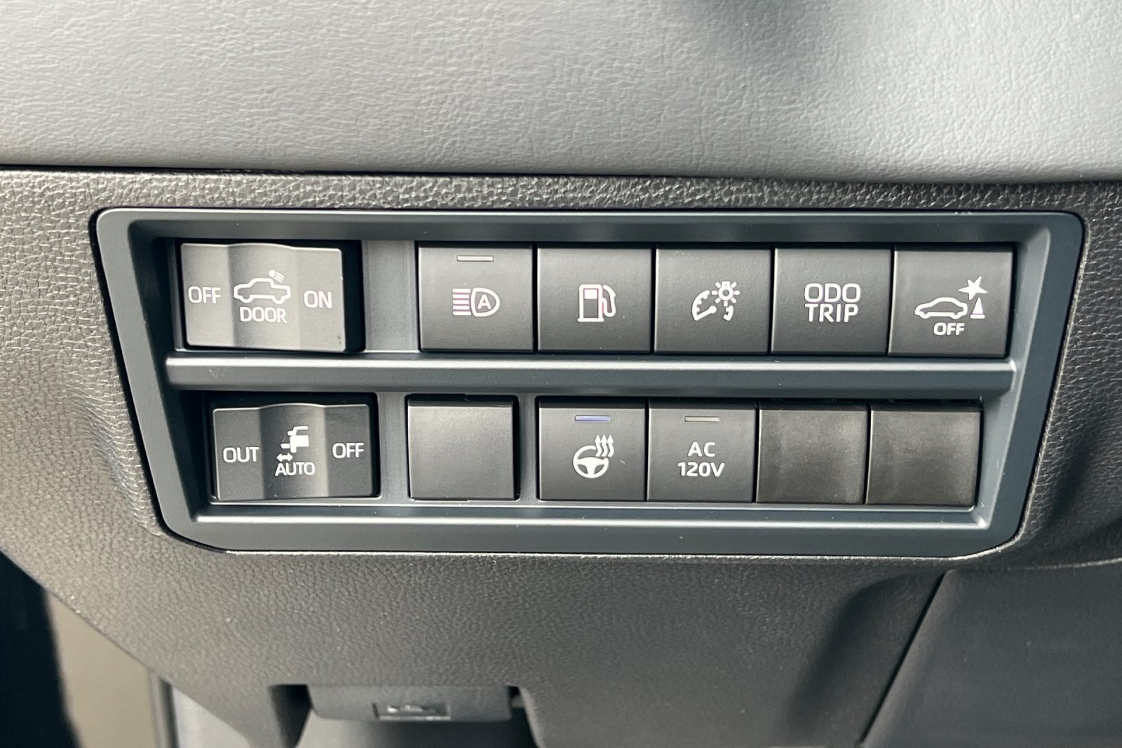 2026 Toyota Tundra Platinum CrewMax photo 27