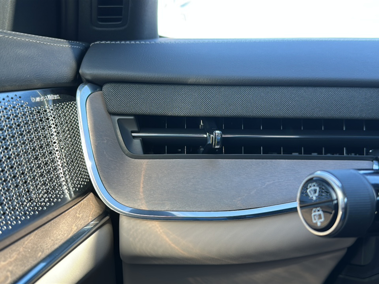 2025 Volvo EX90 Twin Motor Performance Ultra photo 17