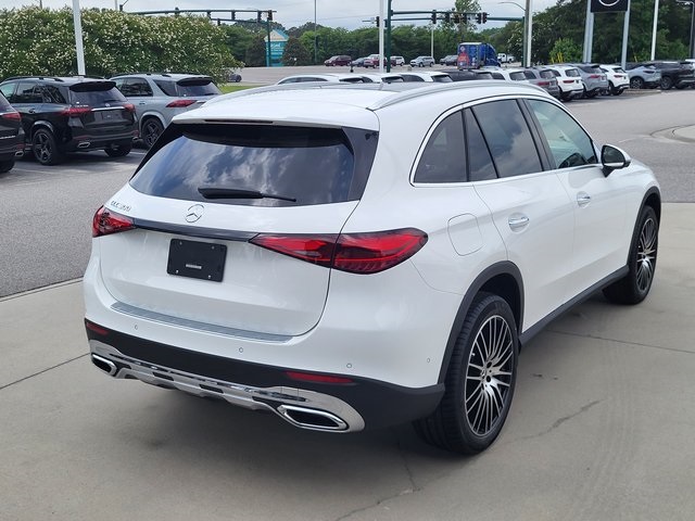 2025 Mercedes Benz GLC 300 photo 2