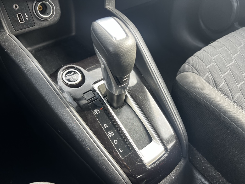 2021 Nissan Kicks S photo 6