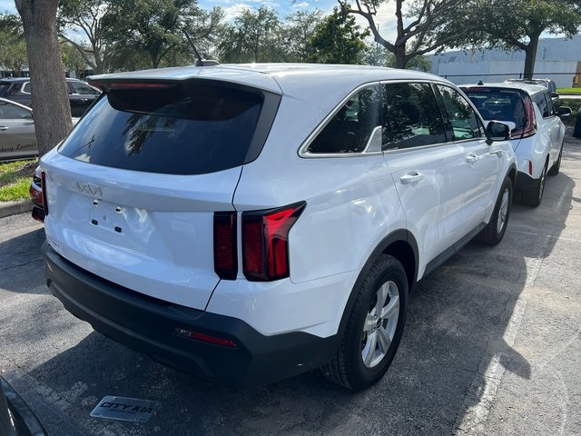 2023 Kia Sorento LX photo 5