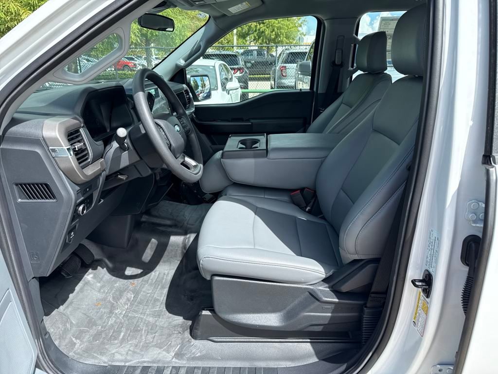 2025 Ford F-150 XL photo 4