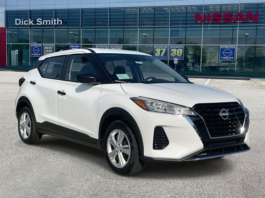 2025 Nissan KICKS PLAY Base's photo
