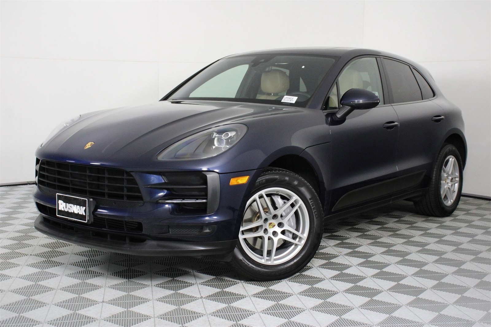 2021 Porsche Macan Base's photo