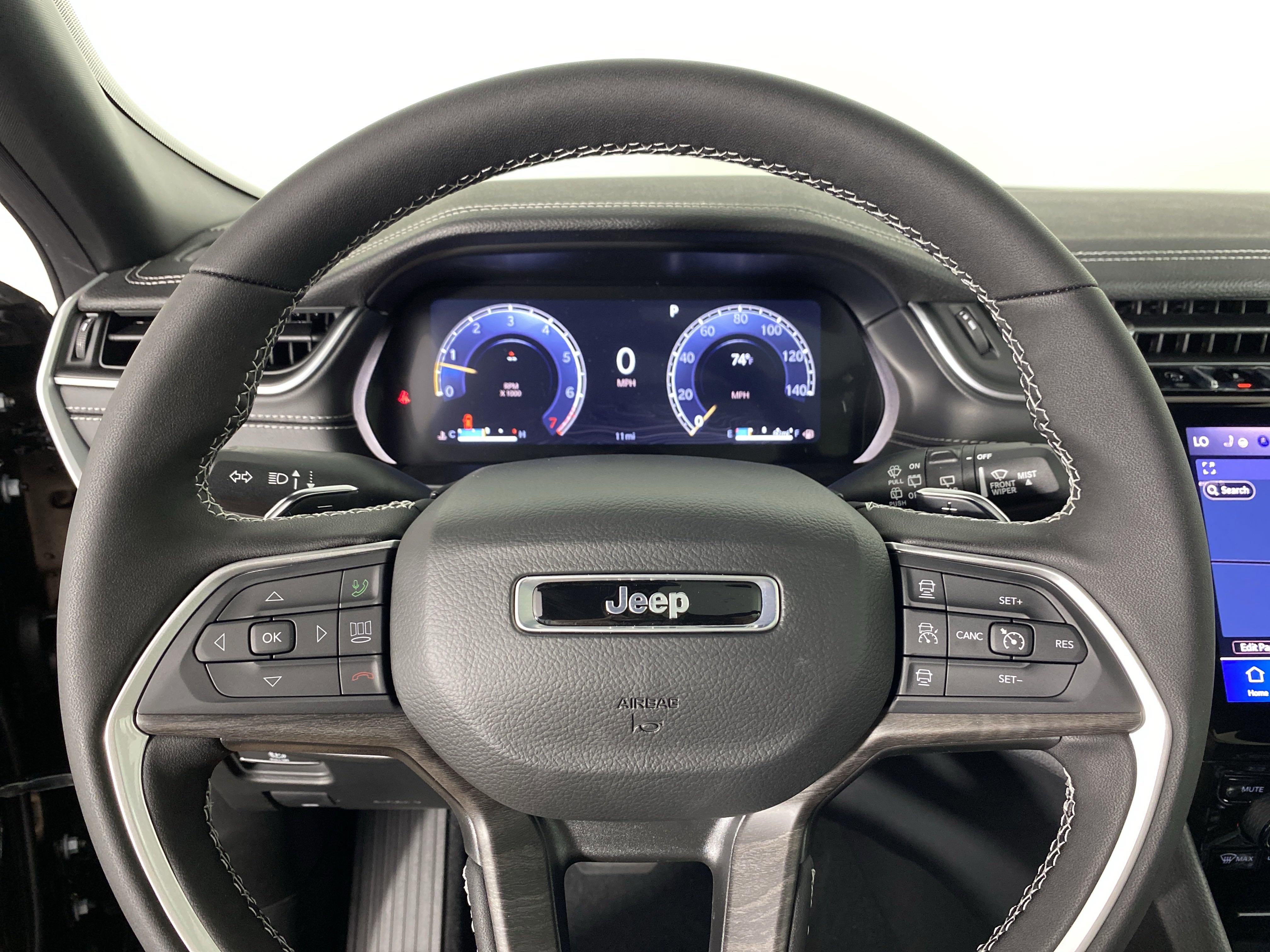 2025 Jeep Grand Cherokee Limited photo 3
