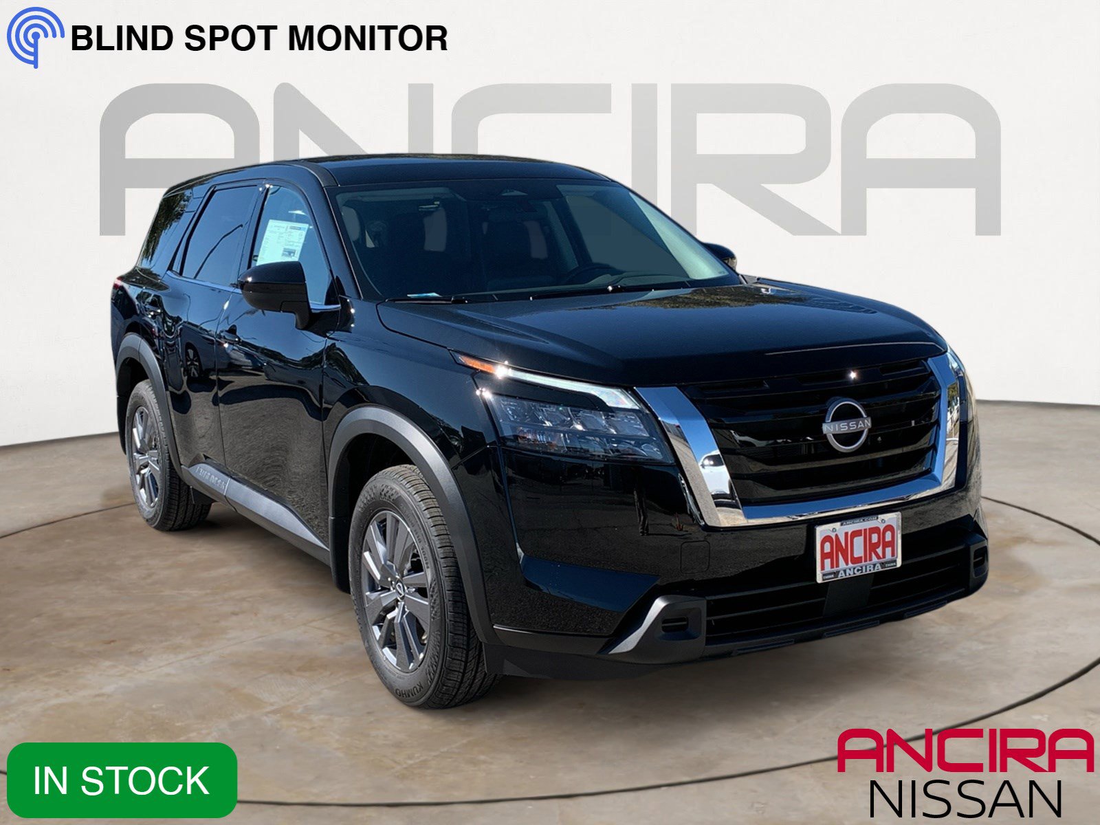 2025 Nissan Pathfinder S's photo