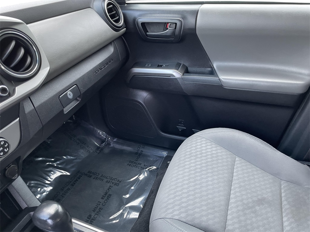 2020 Toyota Tacoma SR5 photo 20