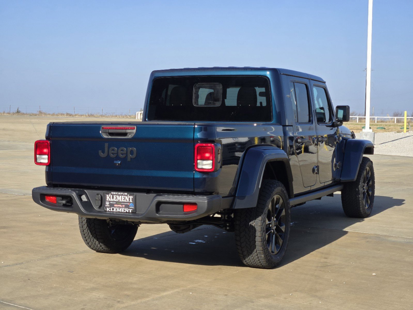 2025 Jeep Gladiator photo 4