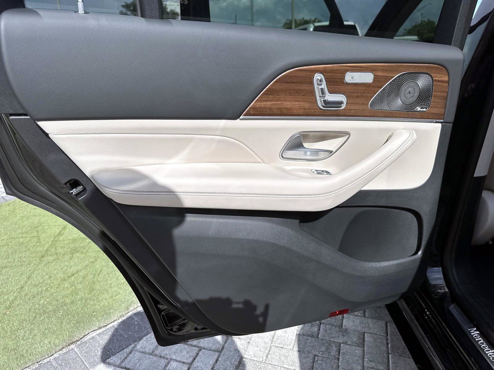 2026 Mercedes Benz GLS 450 4MATIC photo 11
