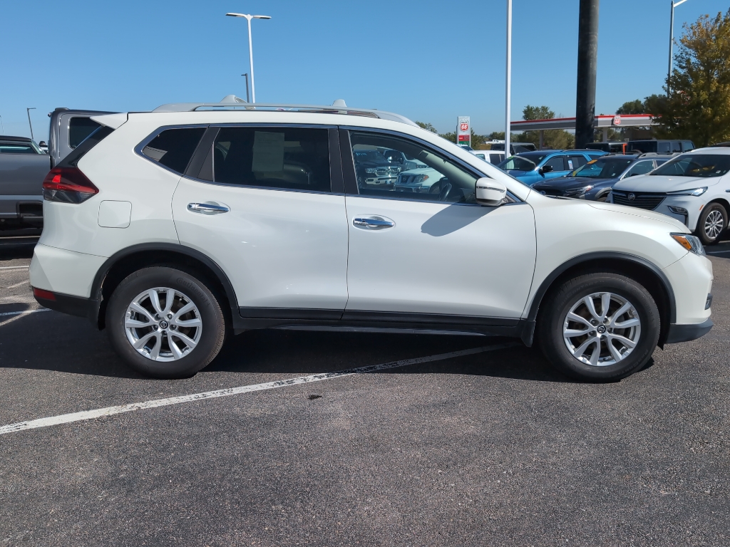 2020 Nissan Rogue SV photo 3