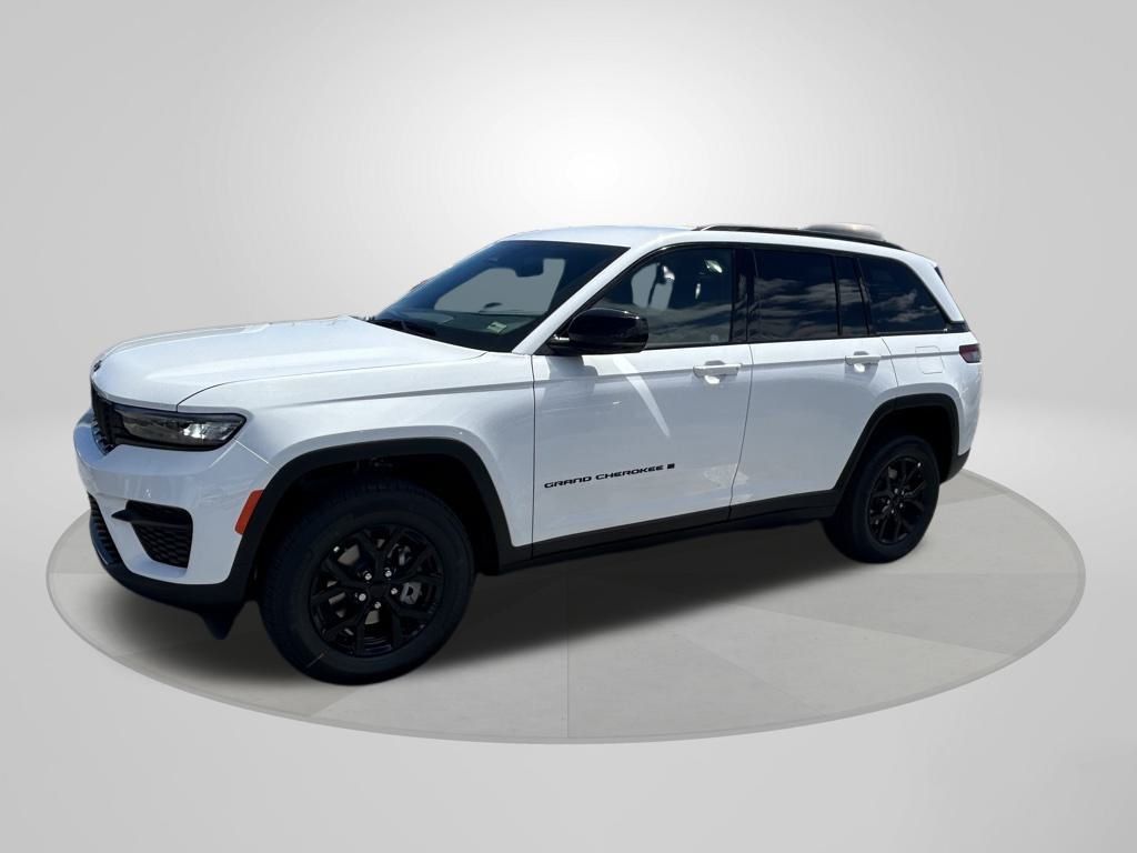 2025 Jeep Grand Cherokee Altitude photo 3